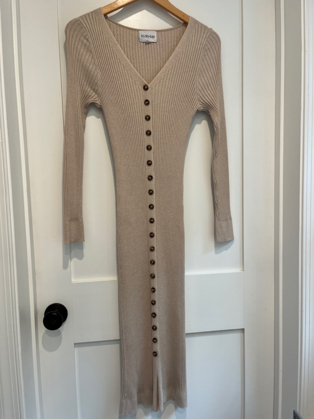 Olive + Oak Tan Ribbed Button-Front V-Neck Long Sleeve Midi Dress